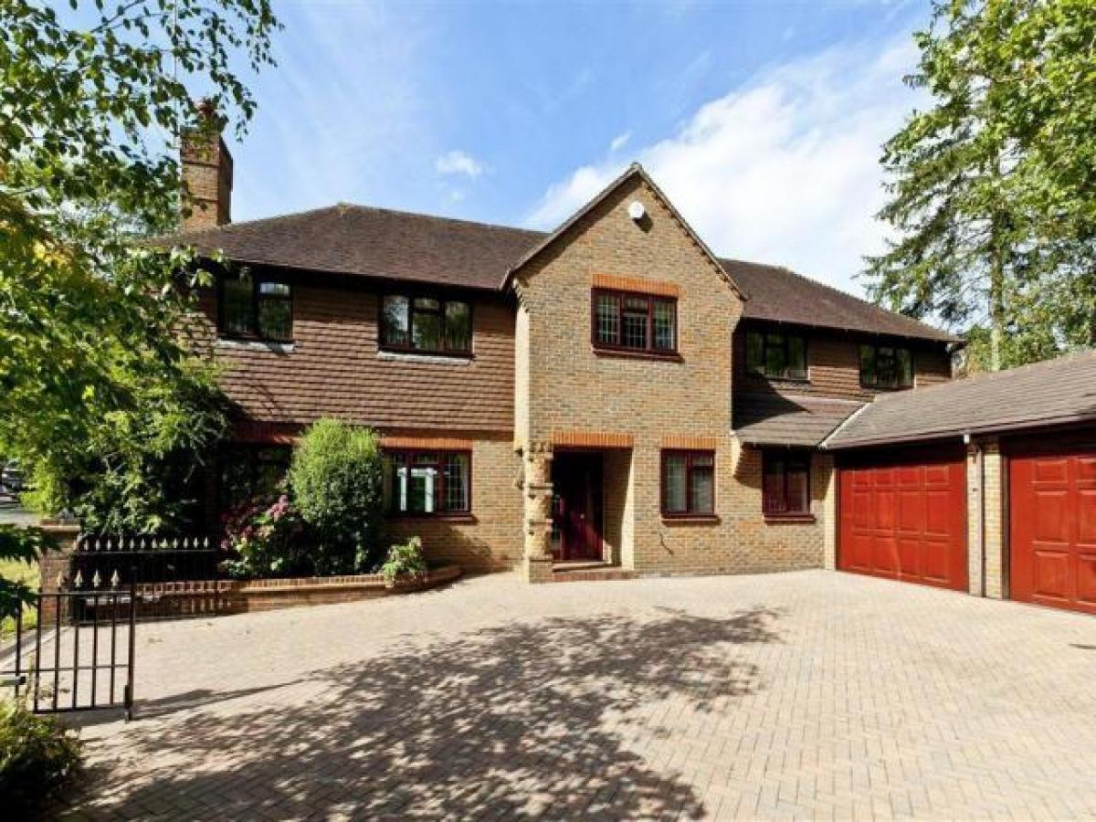 Picture of Home For Rent in Esher, Surrey, United Kingdom