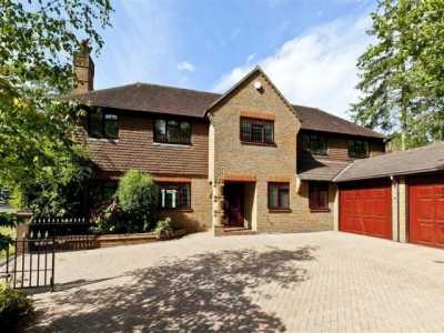 Home For Rent in Esher, United Kingdom