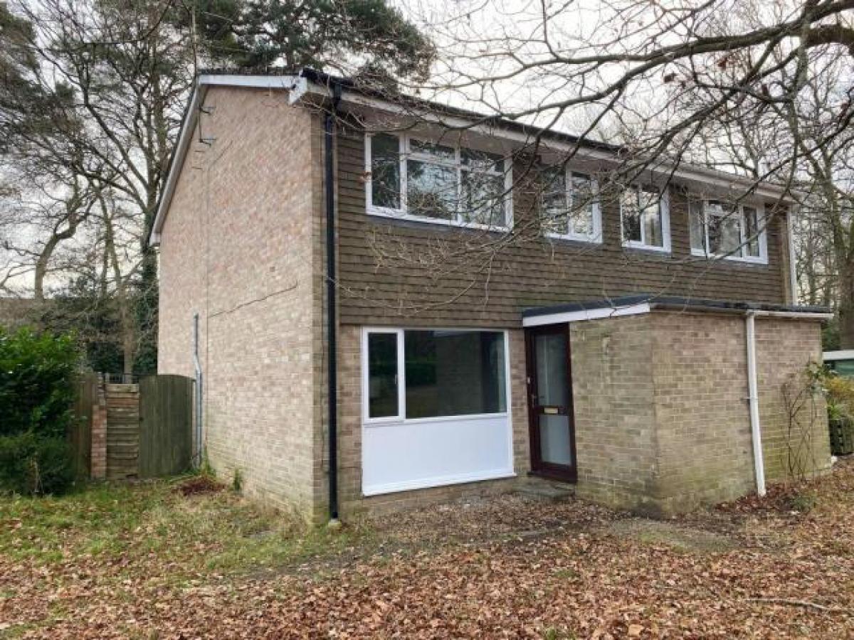 Picture of Home For Rent in Tadley, Hampshire, United Kingdom