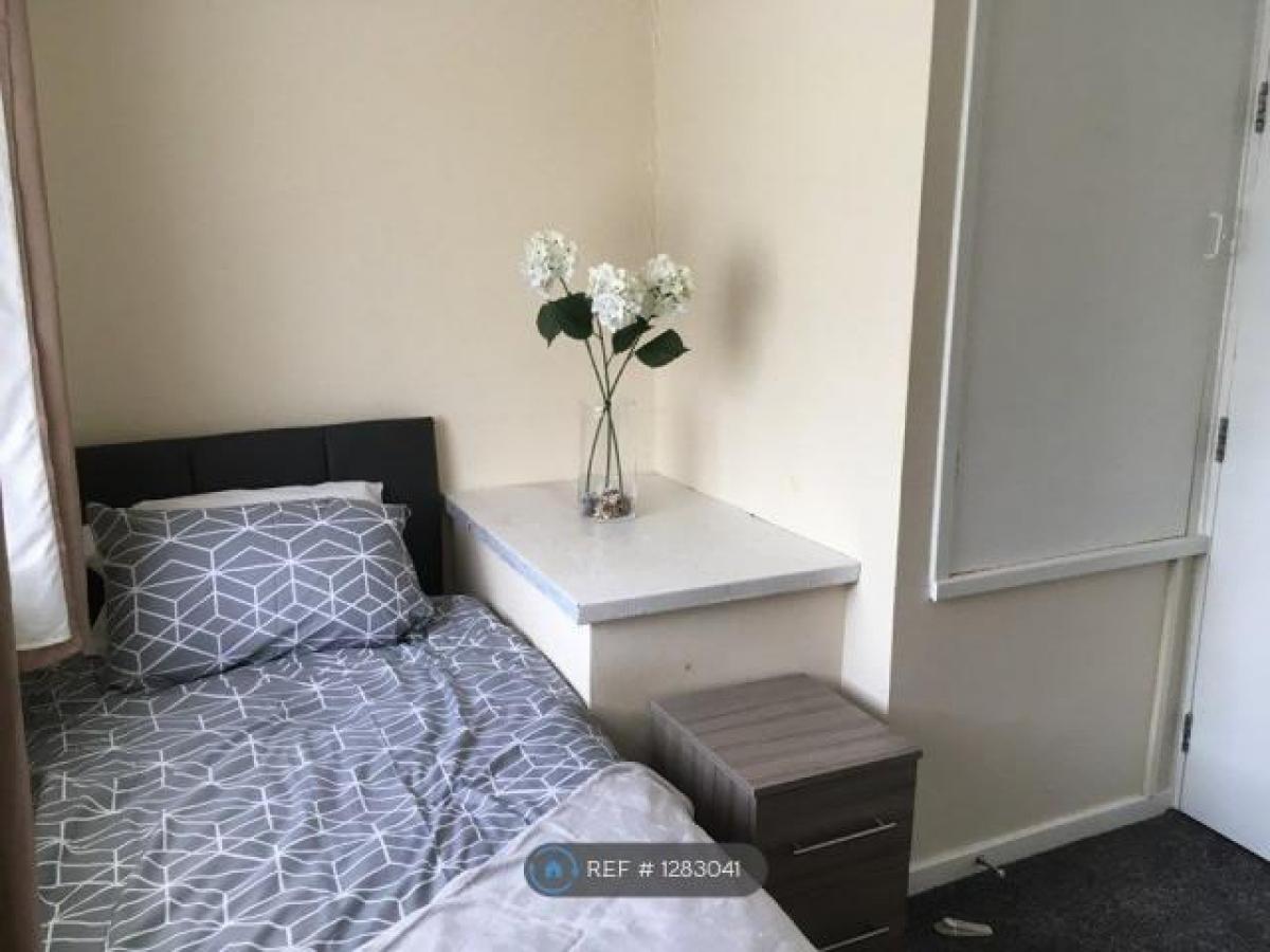 Picture of Apartment For Rent in Rugeley, Staffordshire, United Kingdom