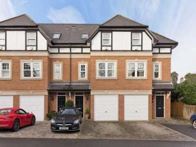 Home For Rent in Weybridge, United Kingdom