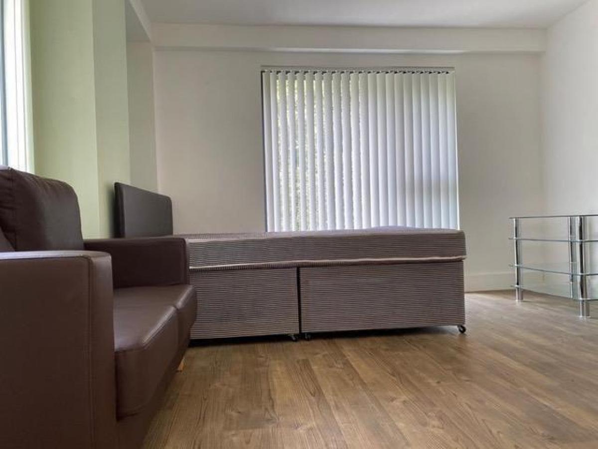 Picture of Apartment For Rent in Oldham, Greater Manchester, United Kingdom