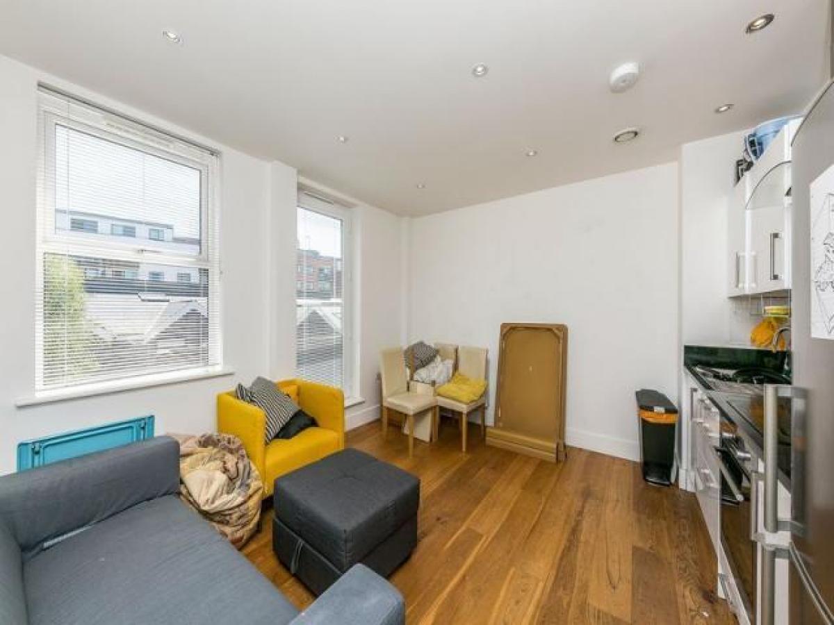 Picture of Apartment For Rent in Camberley, Surrey, United Kingdom