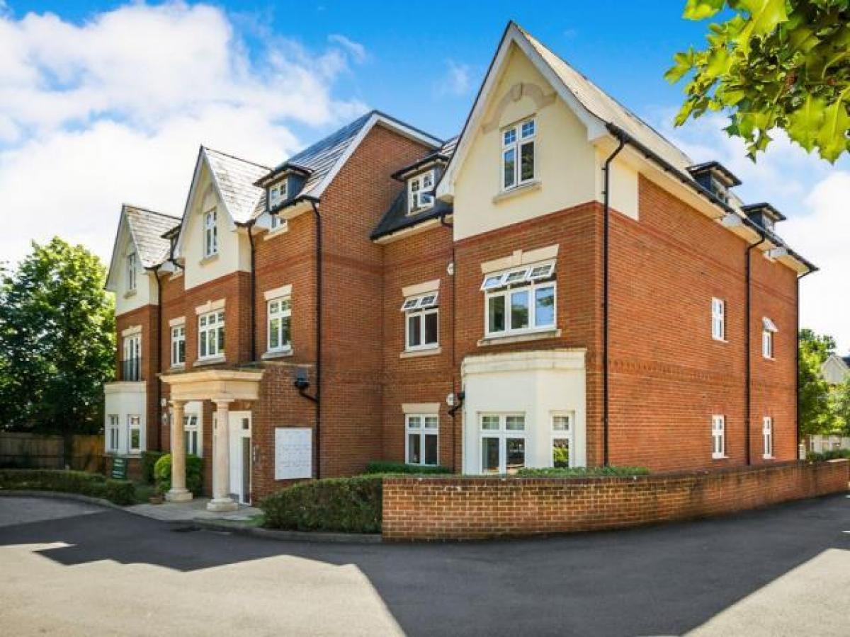 Picture of Apartment For Rent in Reigate, Surrey, United Kingdom