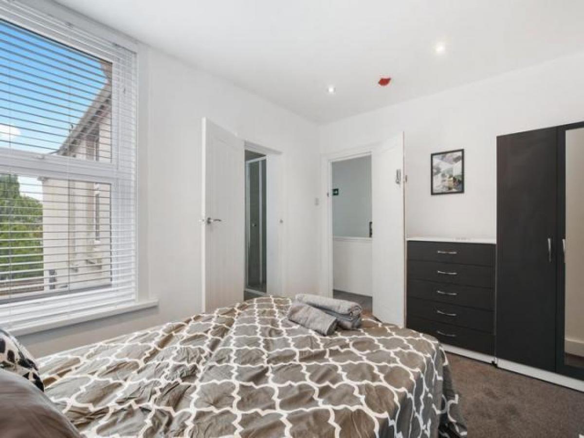 Picture of Apartment For Rent in Gillingham, Dorset, United Kingdom