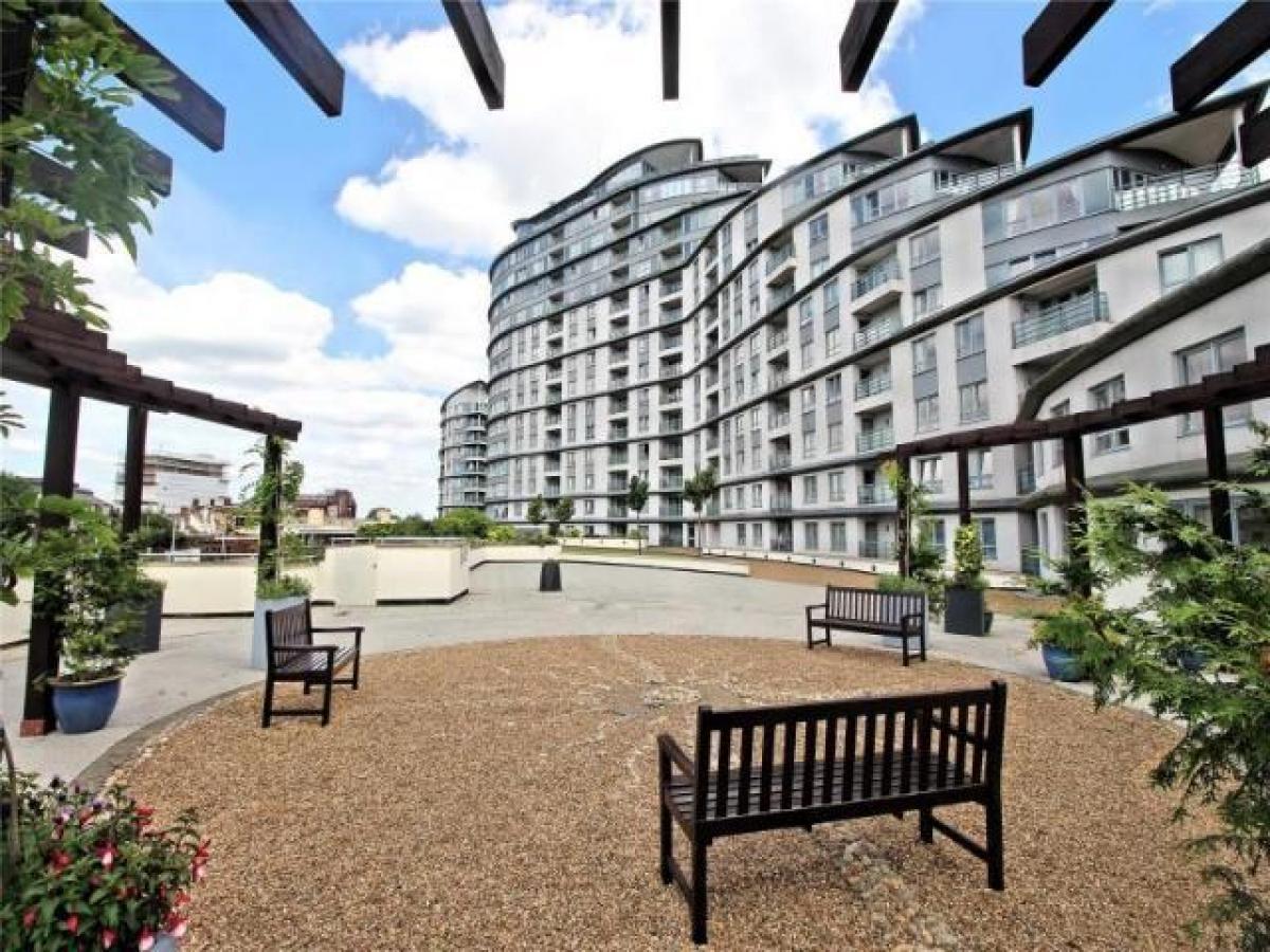 Picture of Apartment For Rent in Woking, Surrey, United Kingdom