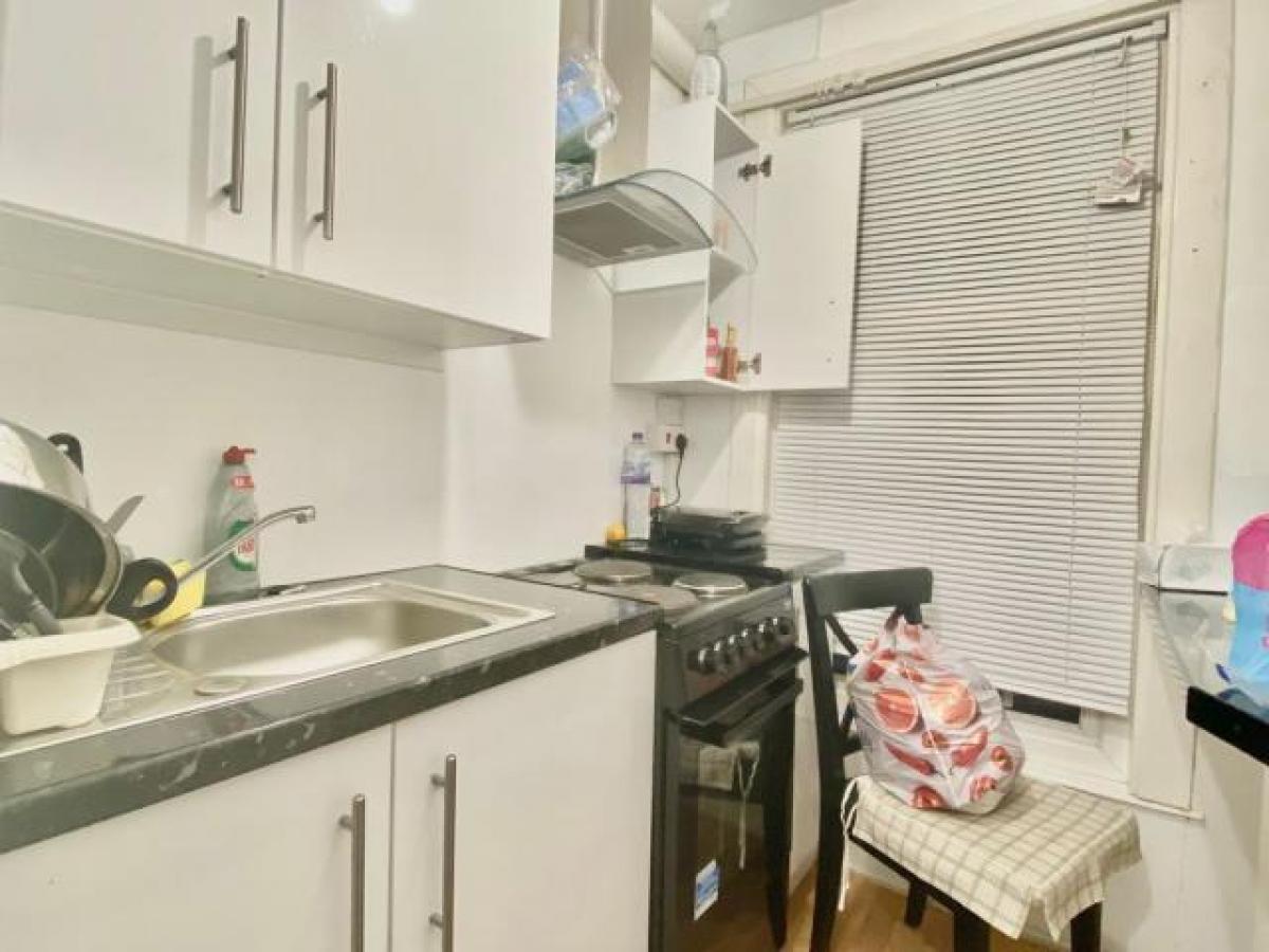 Picture of Apartment For Rent in Mitcham, Greater London, United Kingdom