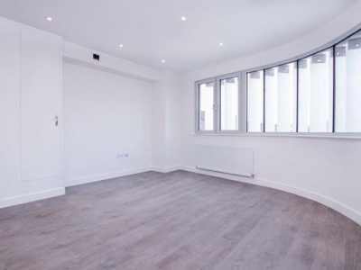 Apartment For Rent in Kingston upon Thames, United Kingdom