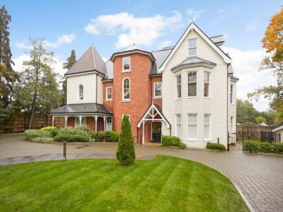 Picture of Apartment For Rent in Weybridge, Surrey, United Kingdom