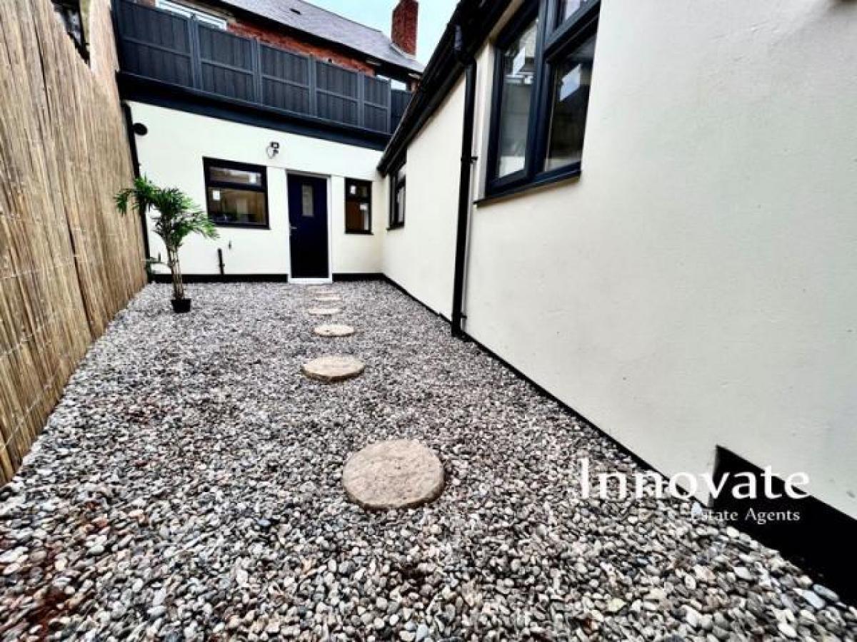 Picture of Apartment For Rent in Halesowen, West Midlands, United Kingdom