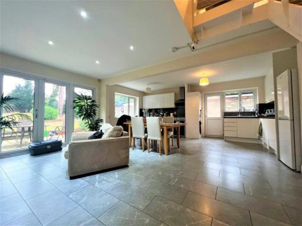 Picture of Home For Rent in Woking, Surrey, United Kingdom