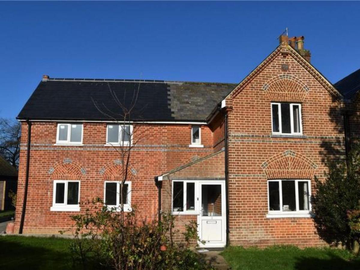 Picture of Home For Rent in Tadley, Hampshire, United Kingdom