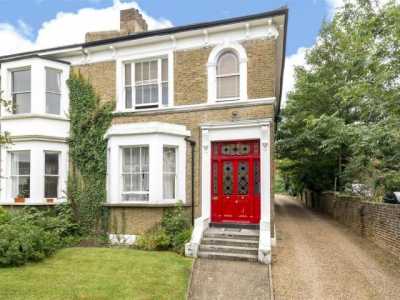 Apartment For Rent in Surbiton, United Kingdom