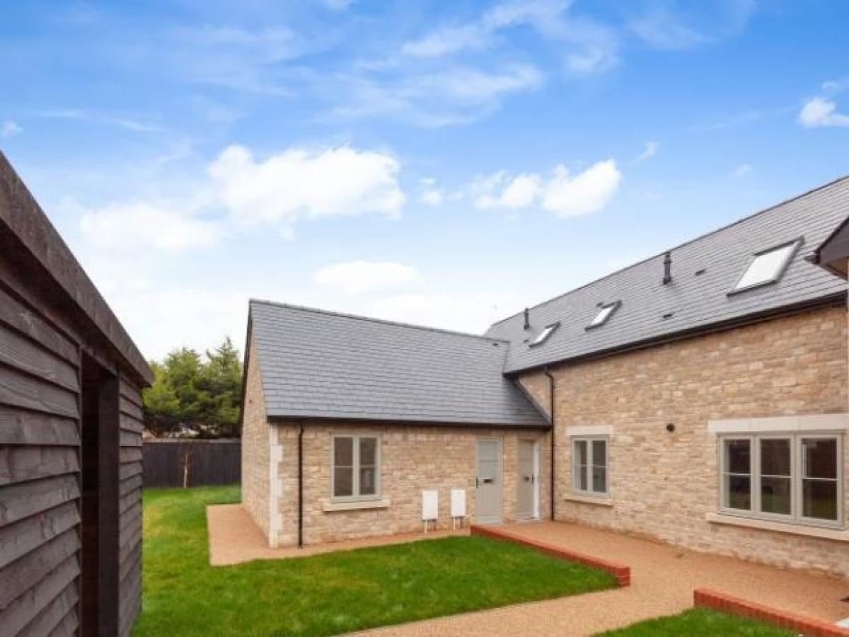 Picture of Apartment For Rent in Witney, Oxfordshire, United Kingdom