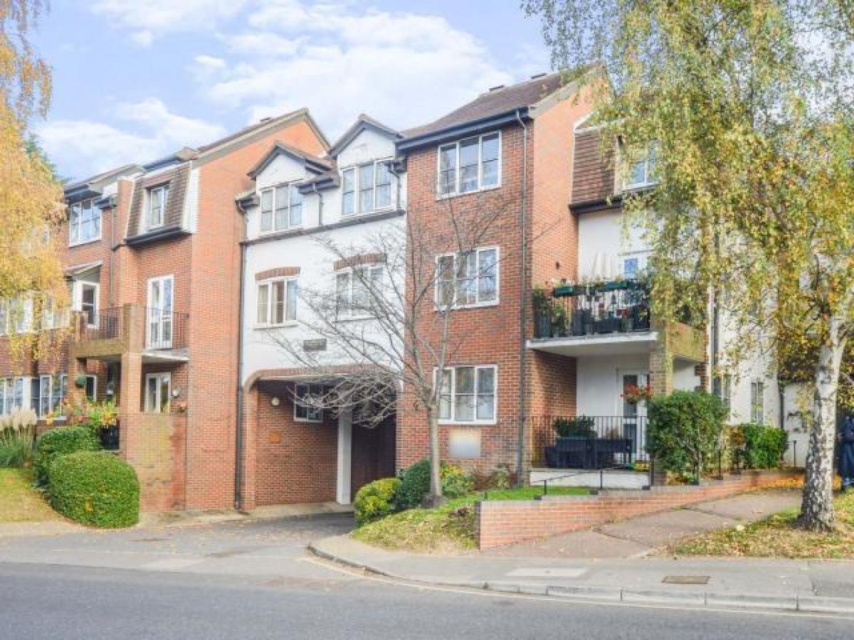 Picture of Apartment For Rent in Weybridge, Surrey, United Kingdom