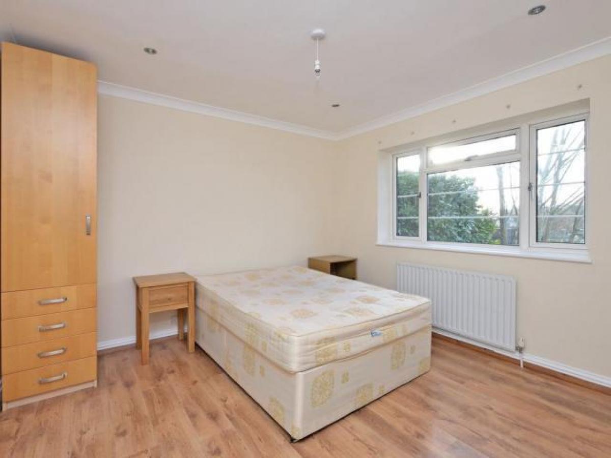 Picture of Apartment For Rent in Camberley, Surrey, United Kingdom