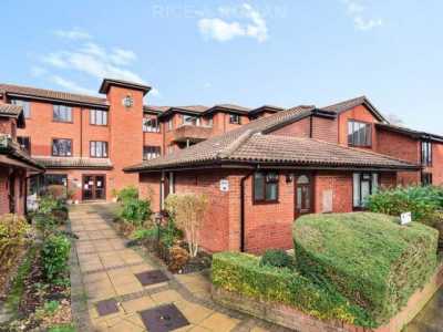Apartment For Rent in Epsom, United Kingdom