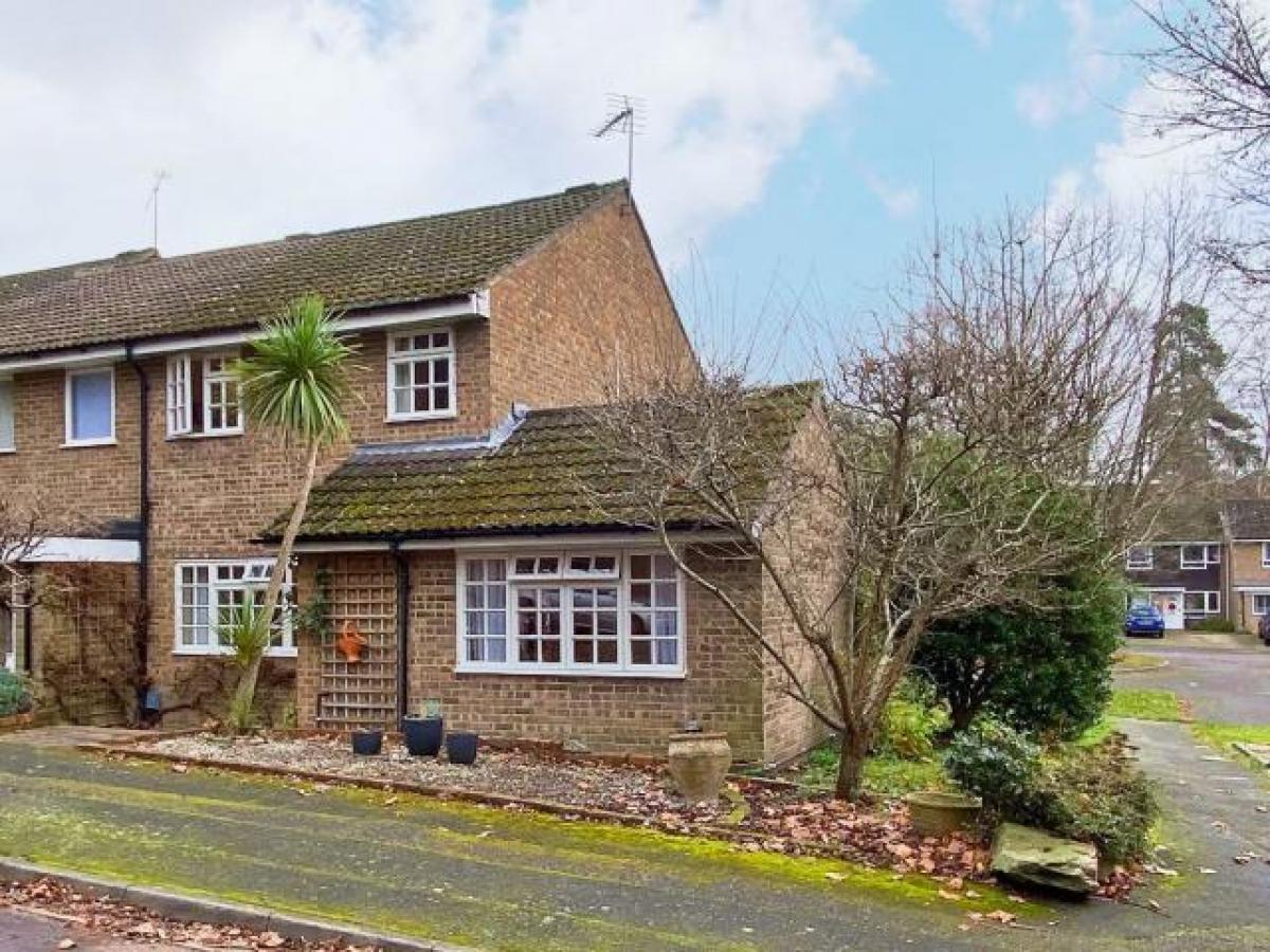 Picture of Home For Rent in Camberley, Surrey, United Kingdom