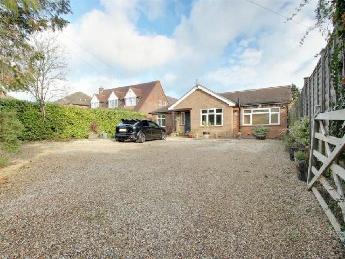 Picture of Bungalow For Rent in Chesham, Buckinghamshire, United Kingdom
