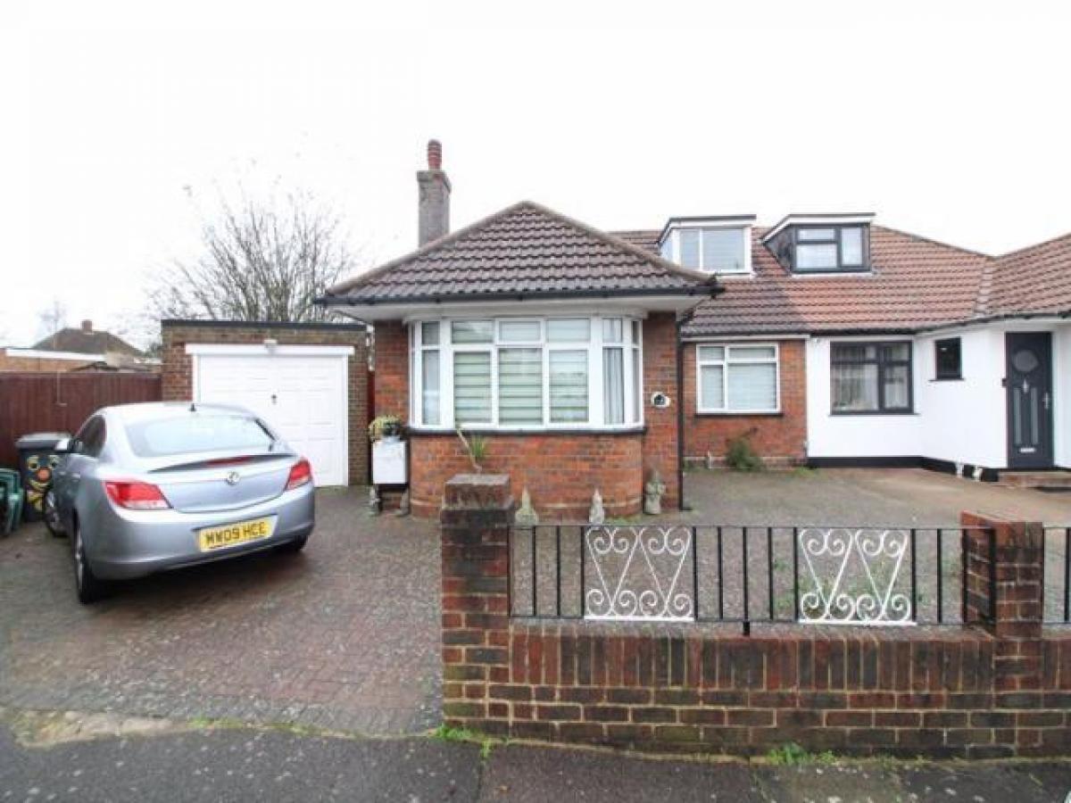 Picture of Bungalow For Rent in Luton, Bedfordshire, United Kingdom