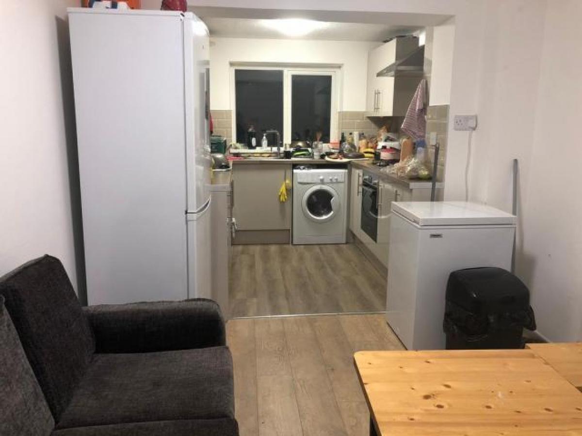 Picture of Home For Rent in Pontypridd, Mid Glamorgan, United Kingdom