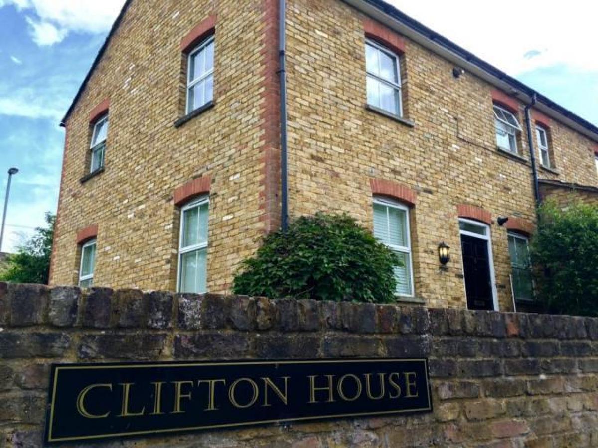 Picture of Apartment For Rent in Egham, Surrey, United Kingdom