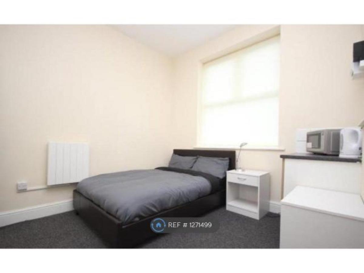 Picture of Apartment For Rent in Oldham, Greater Manchester, United Kingdom
