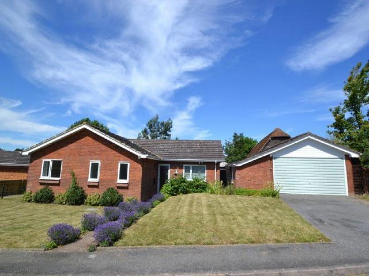 Picture of Bungalow For Rent in Buckingham, Buckinghamshire, United Kingdom