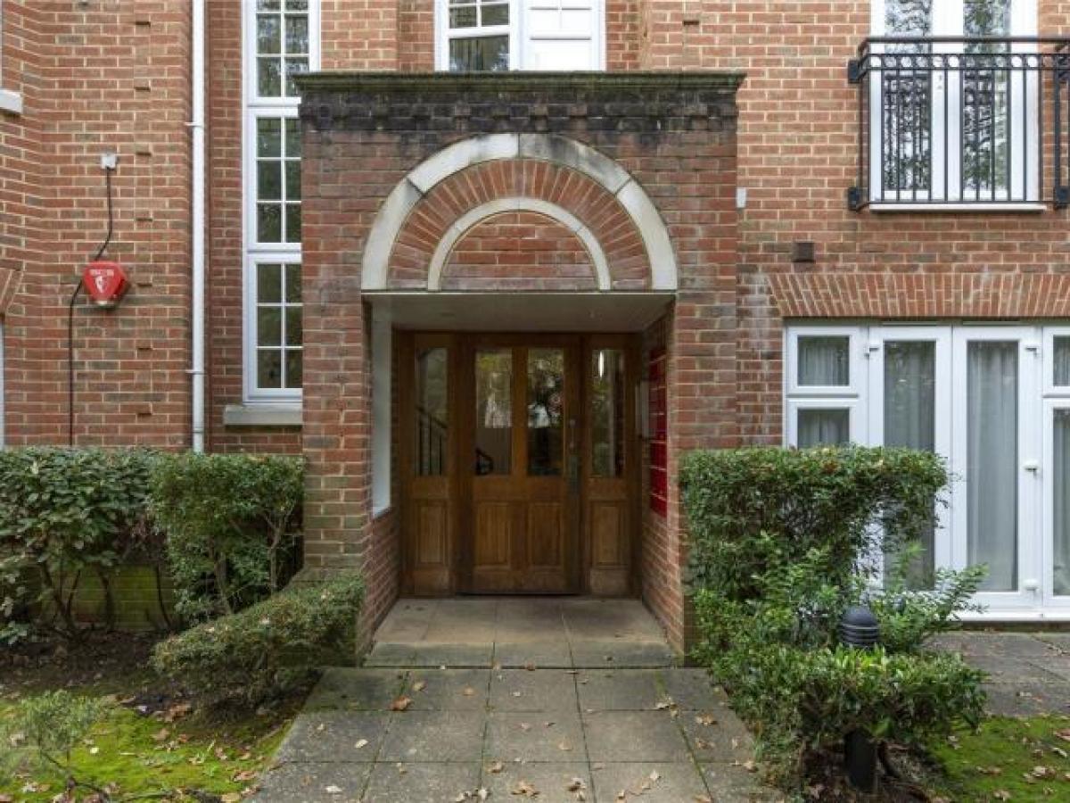 Picture of Apartment For Rent in Walton on Thames, Surrey, United Kingdom