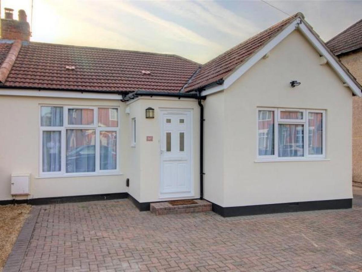 Picture of Bungalow For Rent in Egham, Surrey, United Kingdom