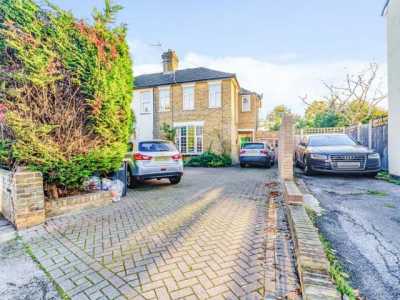 Home For Rent in Chertsey, United Kingdom