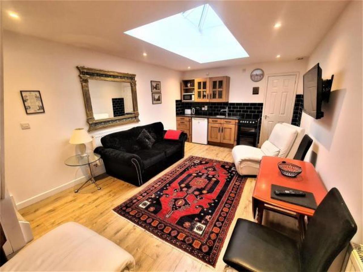 Picture of Bungalow For Rent in Cowbridge, South Glamorgan, United Kingdom