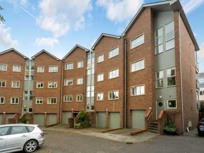 Apartment For Rent in Brentford, United Kingdom