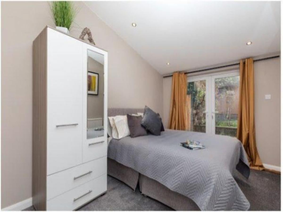 Picture of Apartment For Rent in Crawley, West Sussex, United Kingdom