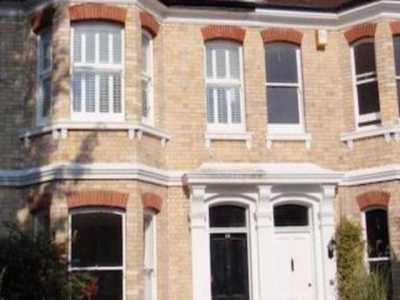 Apartment For Rent in Hove, United Kingdom