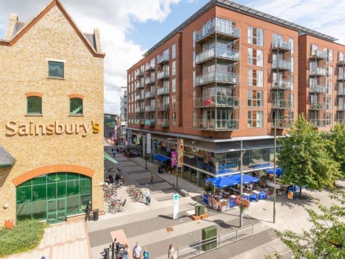 Picture of Apartment For Rent in Walton on Thames, Surrey, United Kingdom