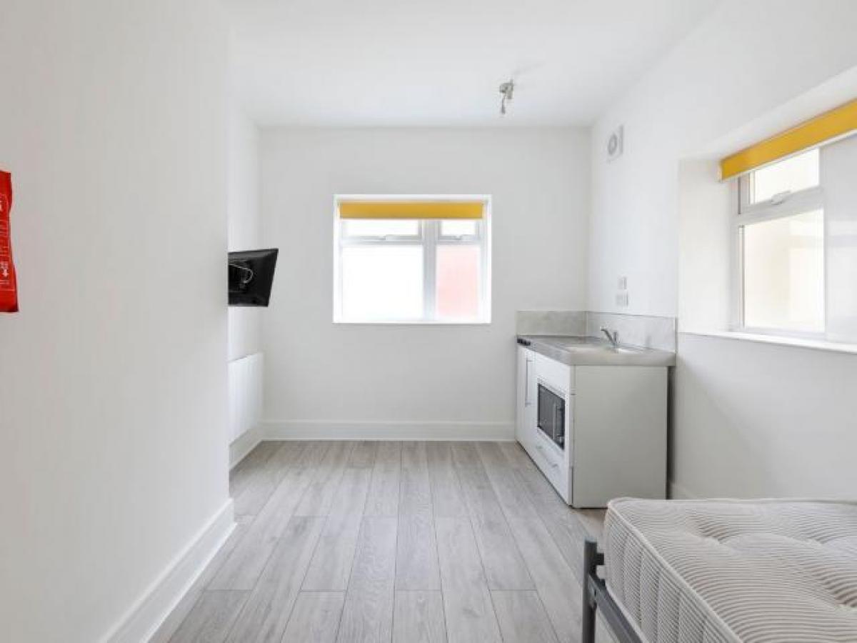 Picture of Apartment For Rent in Worthing, West Sussex, United Kingdom