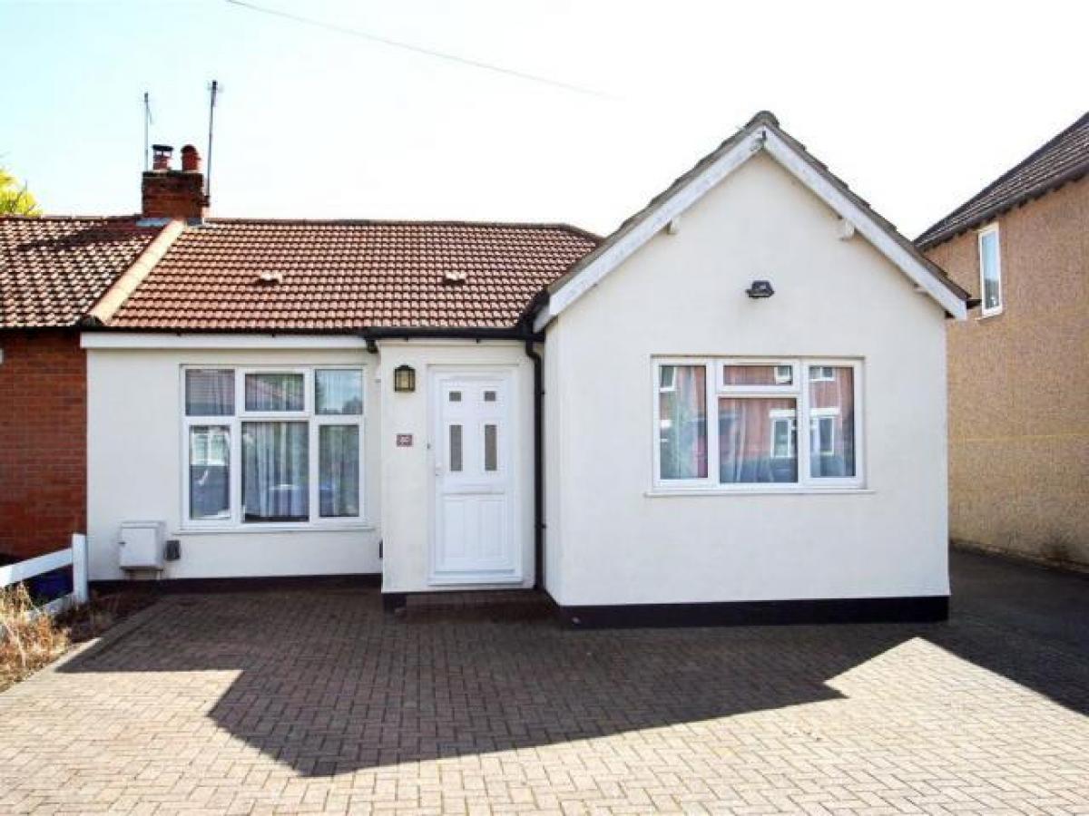 Picture of Bungalow For Rent in Egham, Surrey, United Kingdom