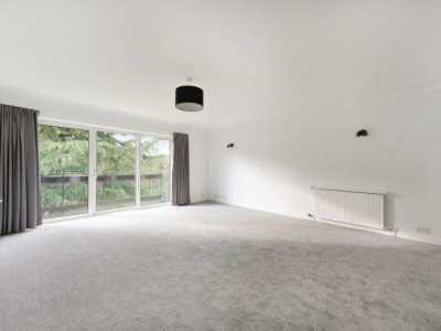 Apartment For Rent in Surbiton, United Kingdom