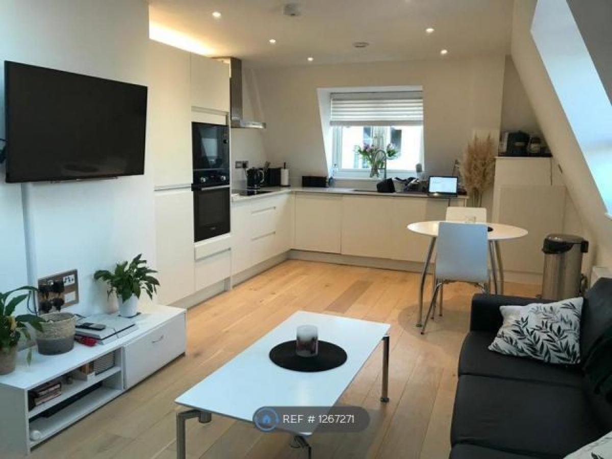 Picture of Apartment For Rent in Egham, Surrey, United Kingdom