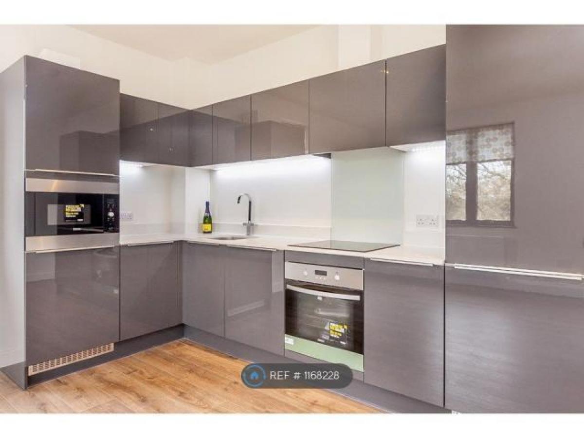 Picture of Apartment For Rent in Chertsey, Surrey, United Kingdom