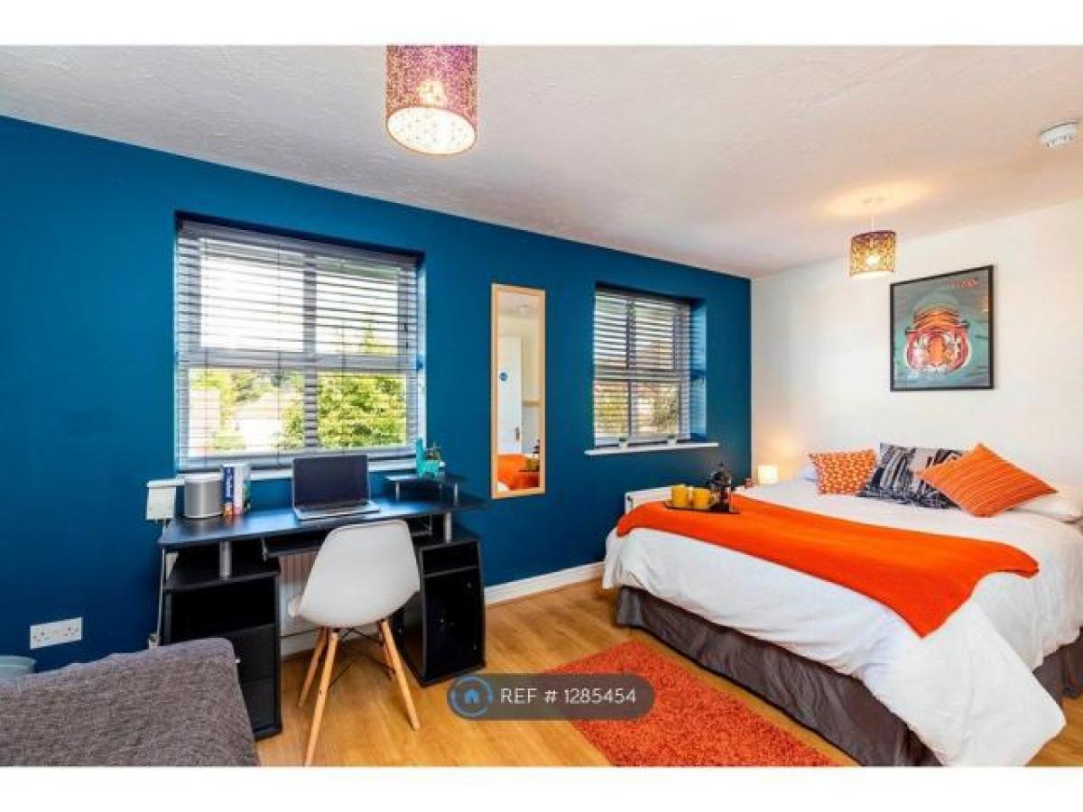 Picture of Home For Rent in Egham, Surrey, United Kingdom