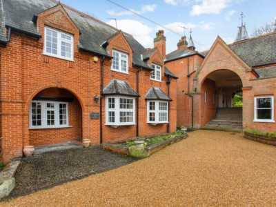 Home For Rent in Chertsey, United Kingdom