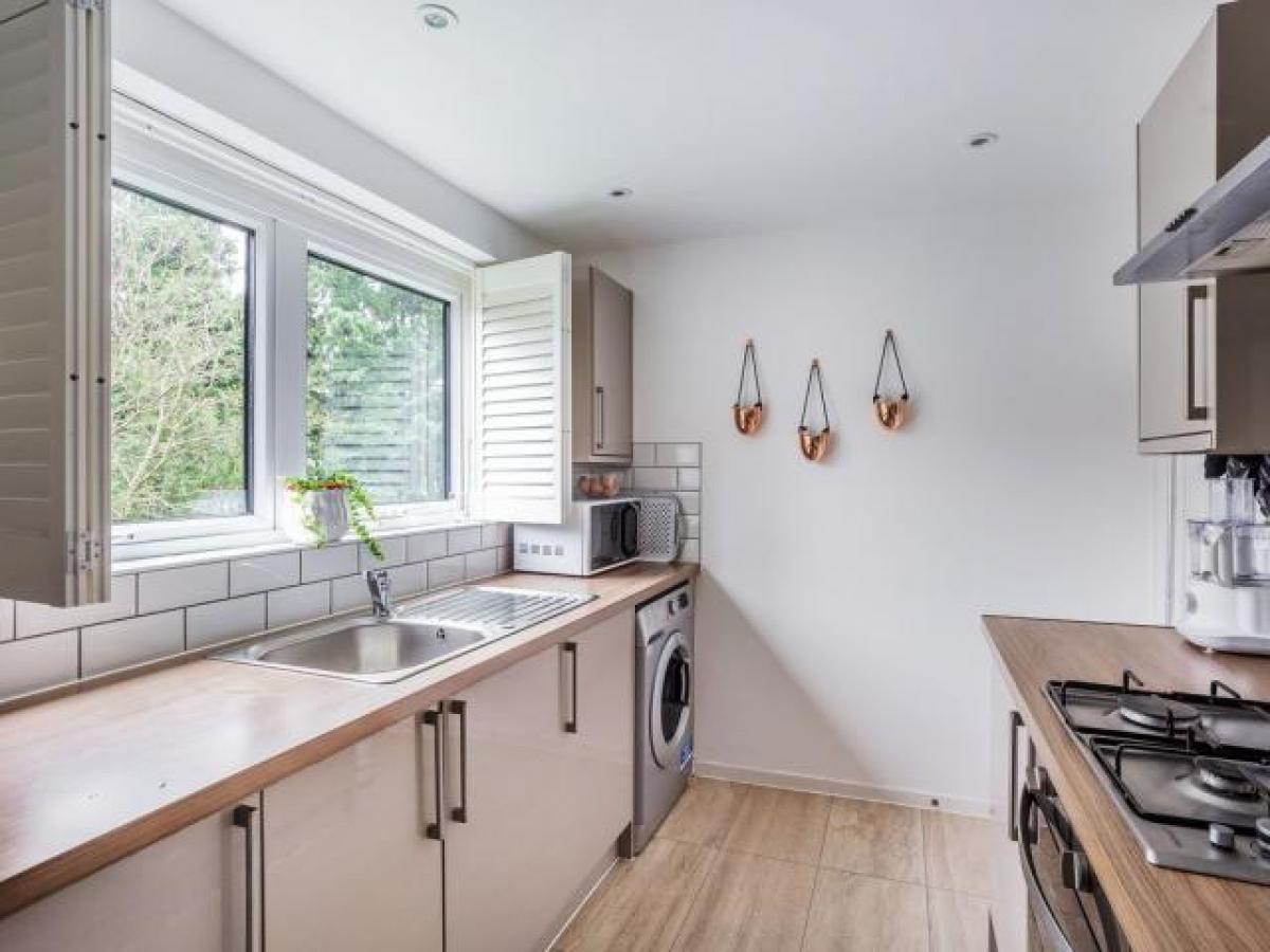 Picture of Apartment For Rent in Reigate, Surrey, United Kingdom