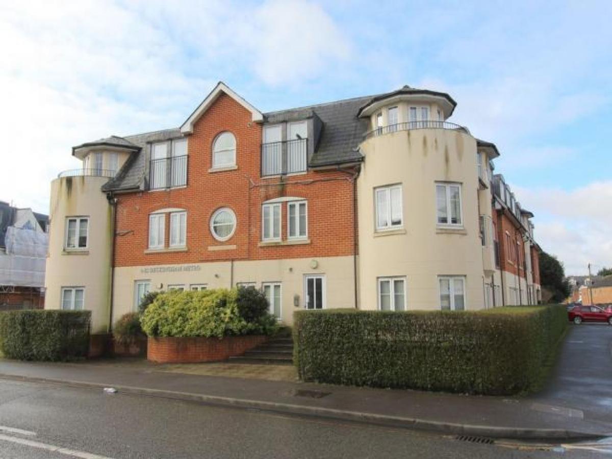 Picture of Apartment For Rent in Egham, Surrey, United Kingdom