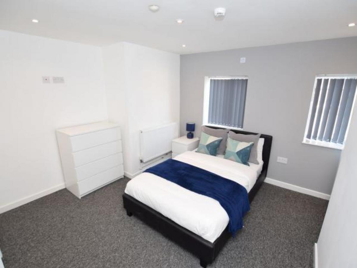 Picture of Apartment For Rent in Stourbridge, West Midlands, United Kingdom