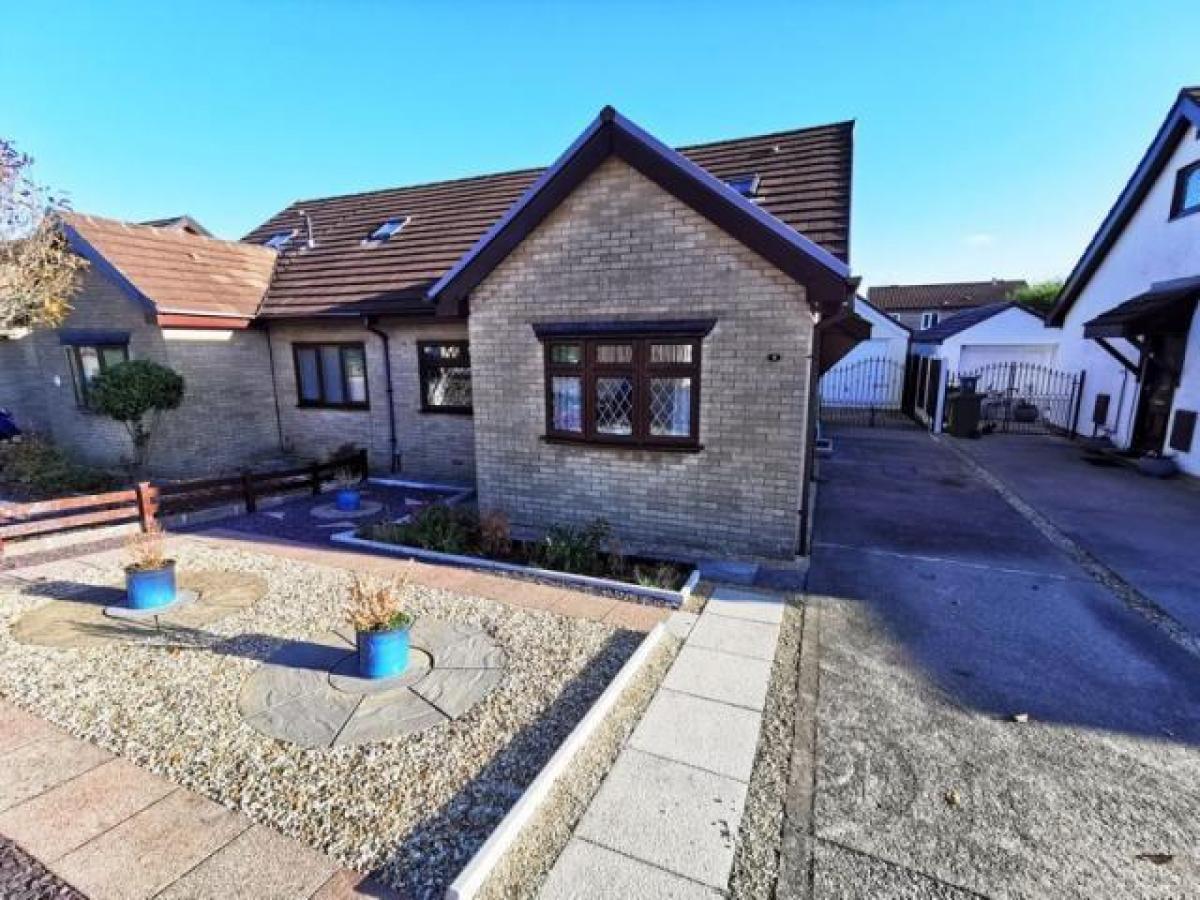 Picture of Bungalow For Rent in Caerphilly, Mid Glamorgan, United Kingdom
