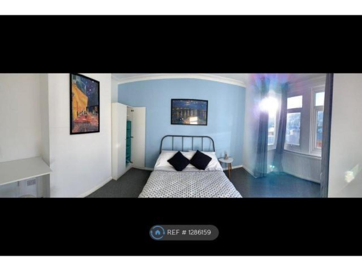 Picture of Apartment For Rent in Gillingham, Dorset, United Kingdom