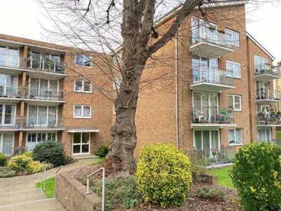 Apartment For Rent in Hove, United Kingdom