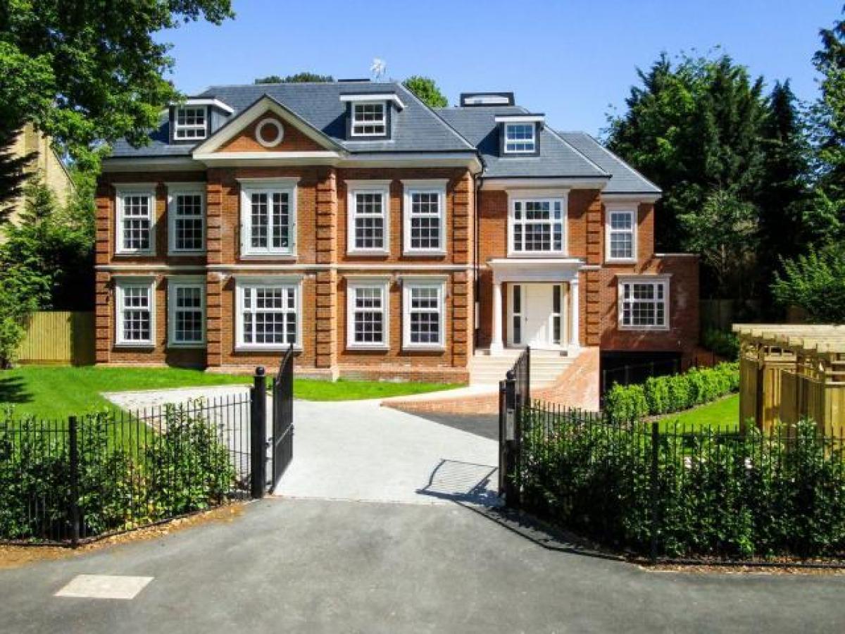 Picture of Apartment For Rent in Weybridge, Surrey, United Kingdom